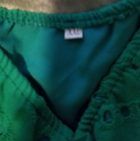 Vibrant Green eyelet dress polyester lined with a slight stretch XXL made small - Picture 5 of 5